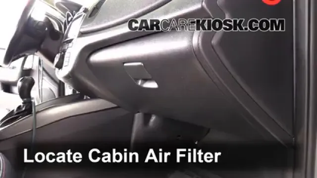 2013 Kia Forte Koup SX 2.4L 4 Cyl. Filtre à air (intérieur) Changement